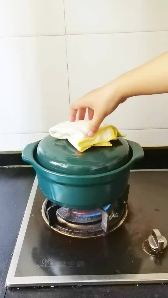 砂鍋 顏值與實(shí)力兼?zhèn)涞膹N房網(wǎng)紅，如何選對耐住冰火考驗(yàn)的好廚具？